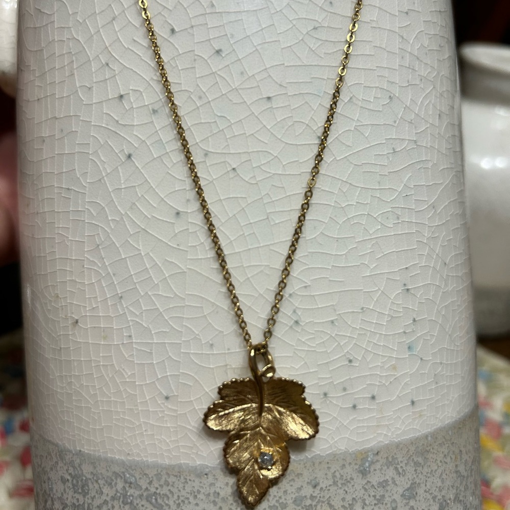 Avon Gold Leaf Necklace with Gem Accent